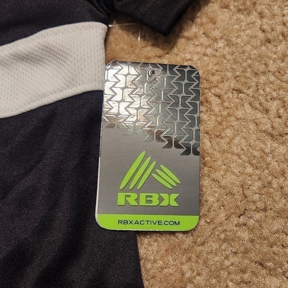 𝅺NWT RBX Boy's Black and White Performance Short Sleeve T-Shirt, size 7 - Picture 4 of 5